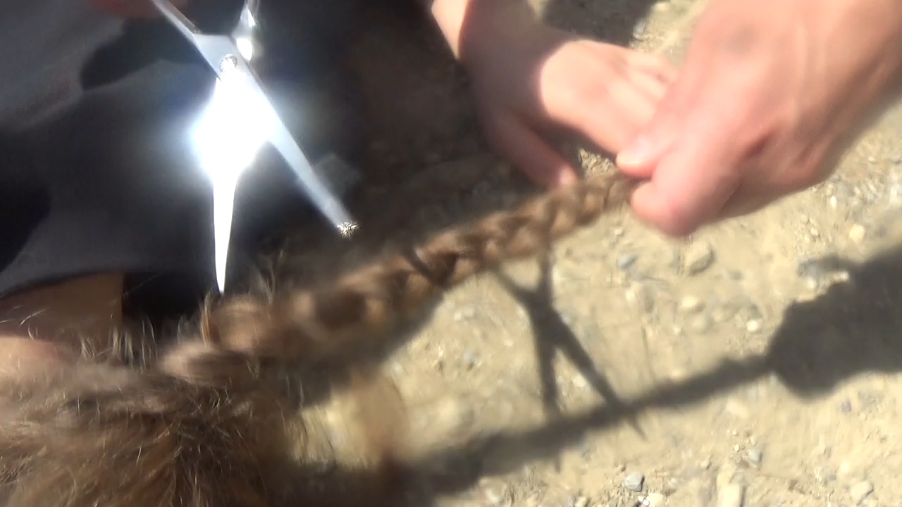 Aa 1 Sheara cuts Morshackle's hair Copy 01.00_00_02_01.Still036