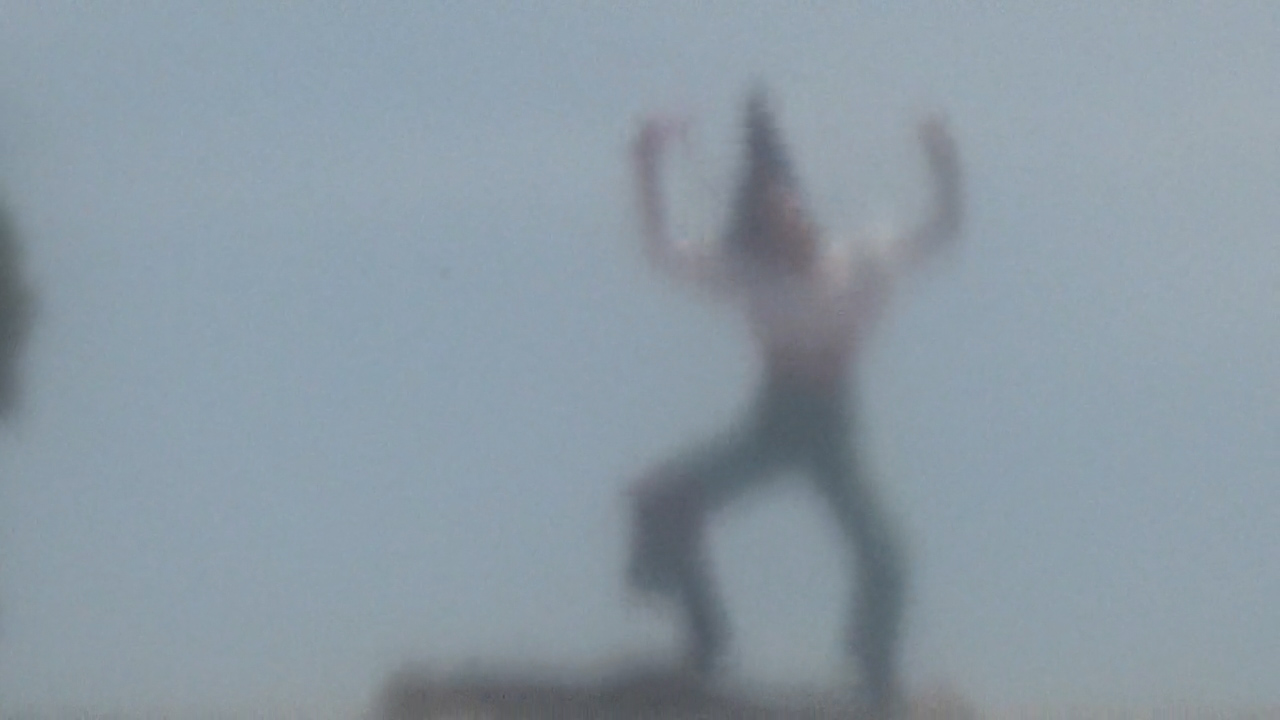 Aa Sheara cuts Morshackle's hair.00_20_16_16.Still017