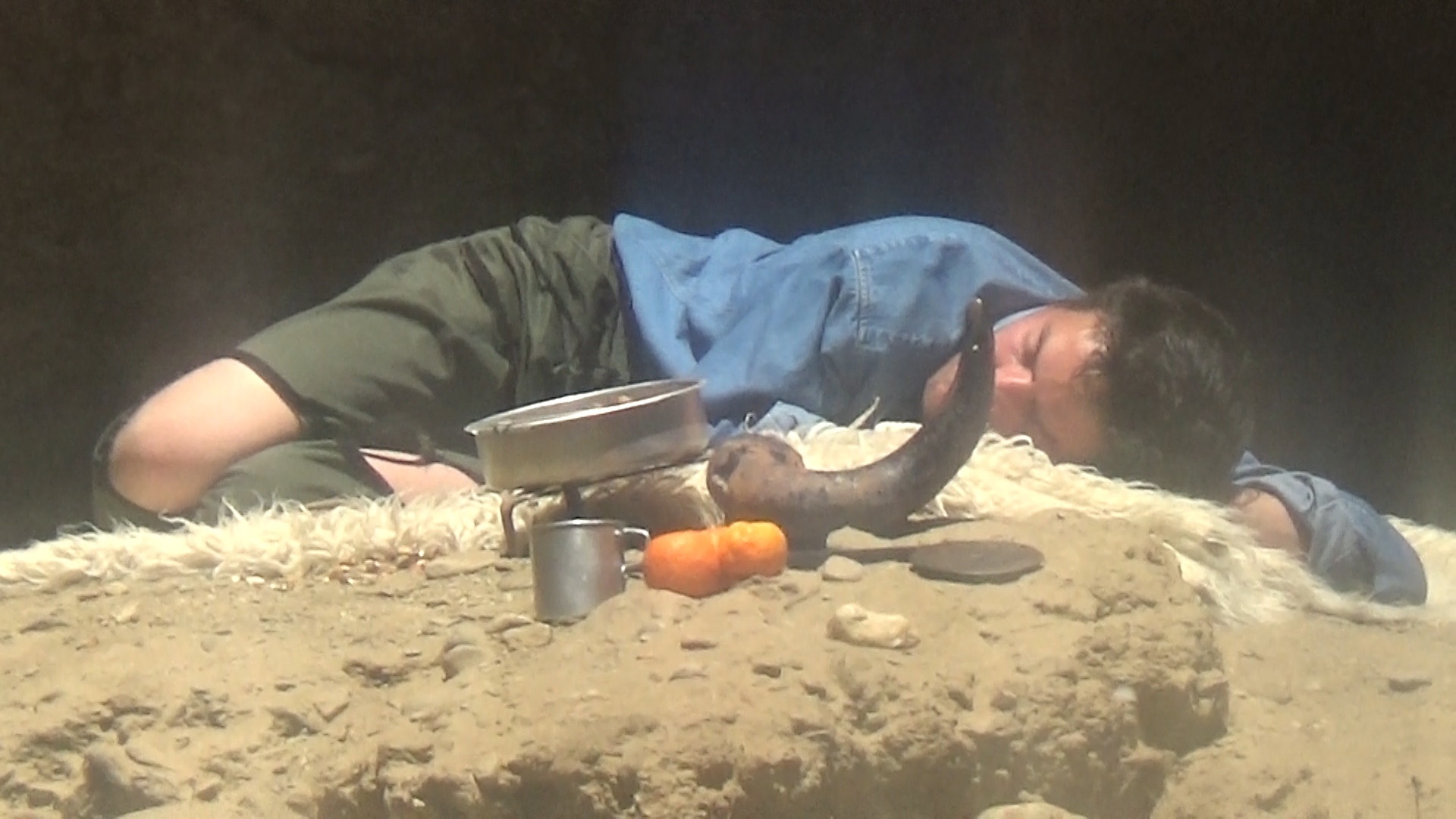 Ab Morshackle marks Roppo's knee.00_13_33_14.Still018